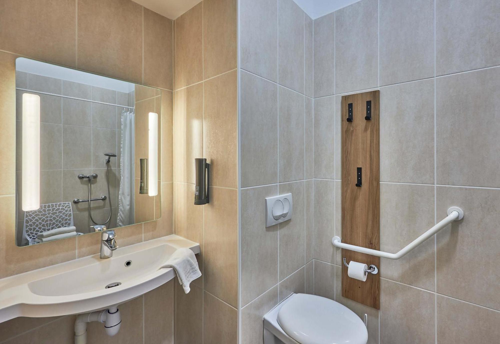 B&B HOTEL Ouistreham Extérieur photo