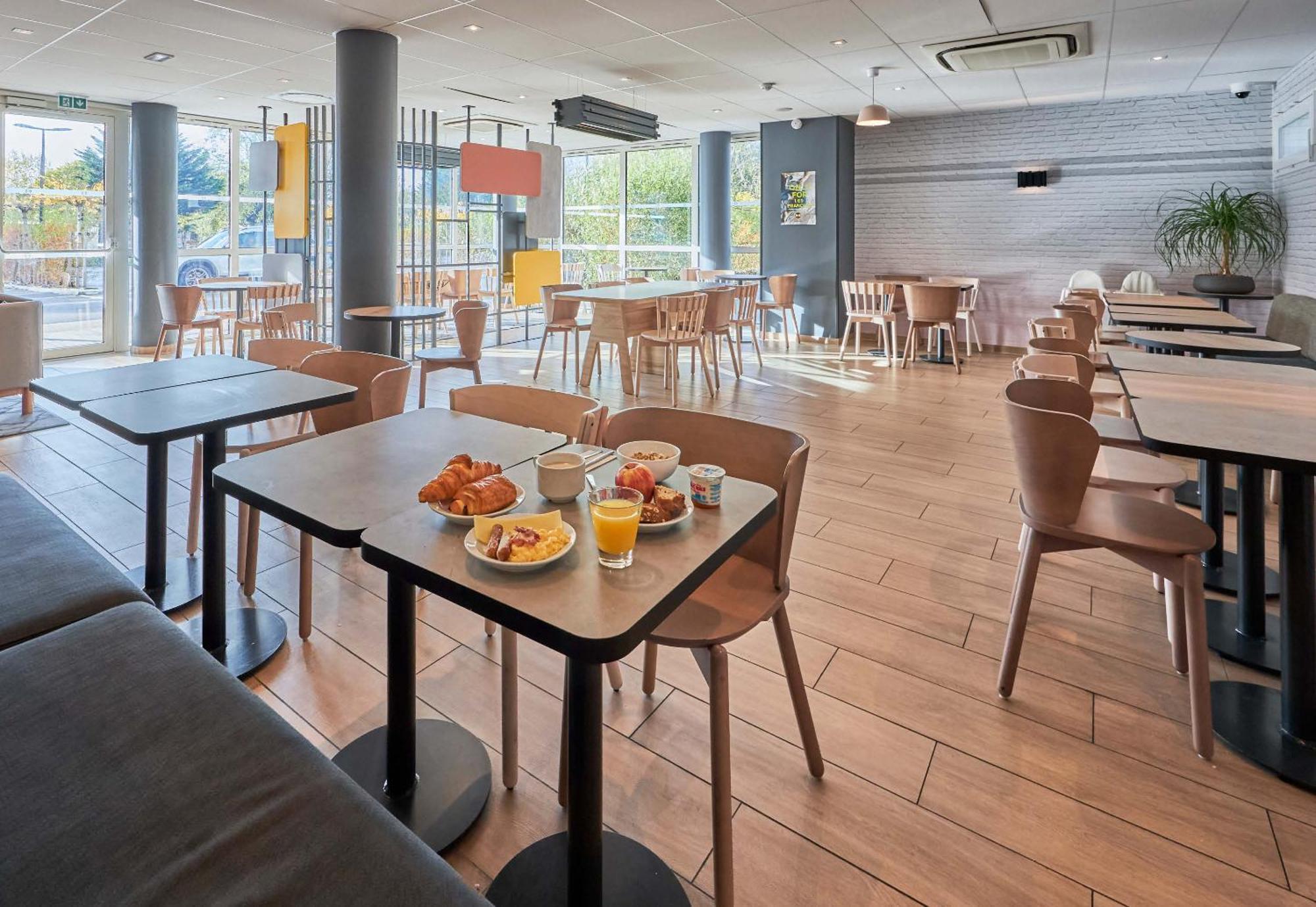 B&B HOTEL Ouistreham Extérieur photo